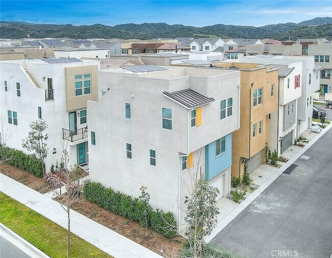 Building Photo - 6 Crown Point Dr