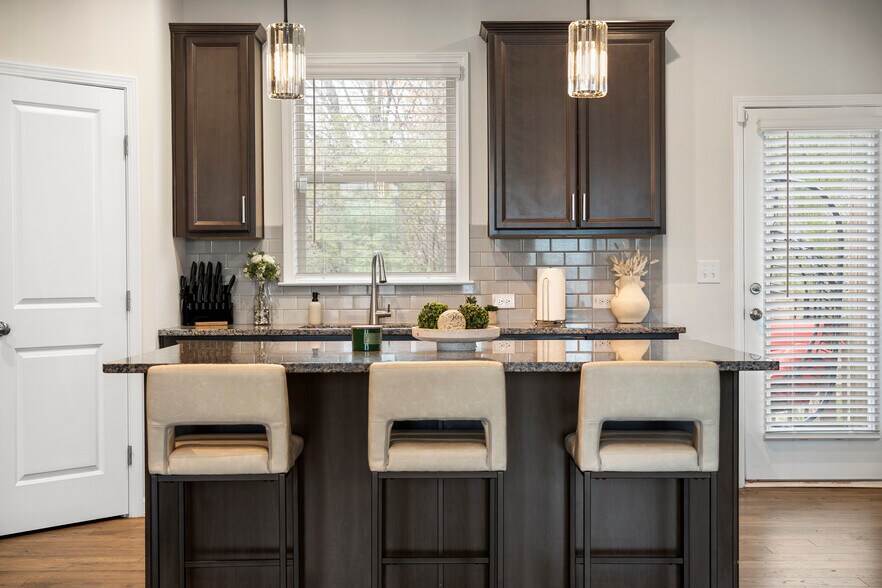 Building Photo - 1554 Ridgebrook Downs