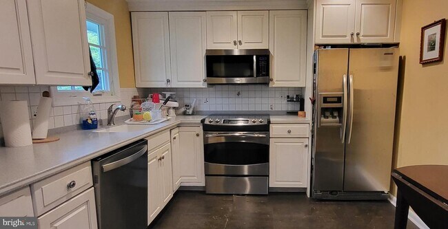 Building Photo - 1235 Hunt Club Ln