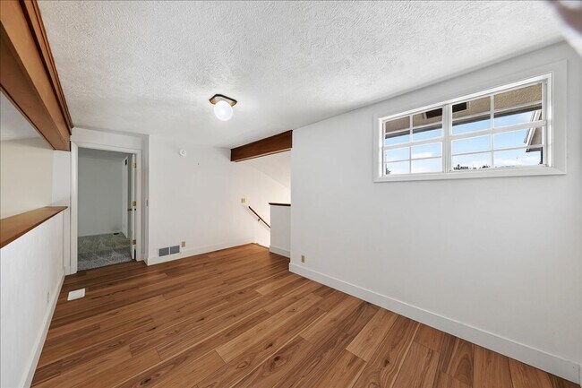 Building Photo - Charming SE Boise Townhome Near the Greenbelt