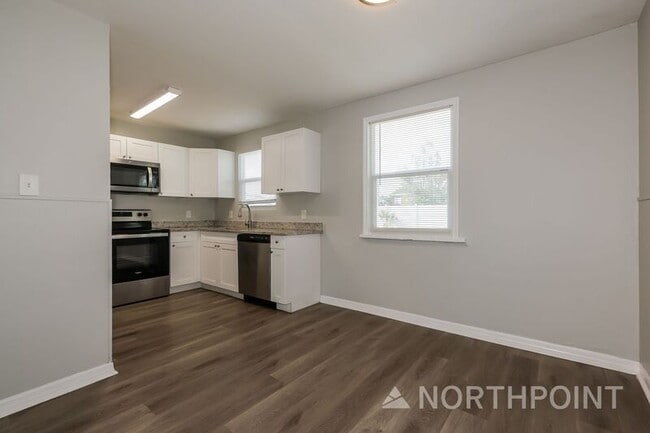 Building Photo - 7912 Allamanda Ave