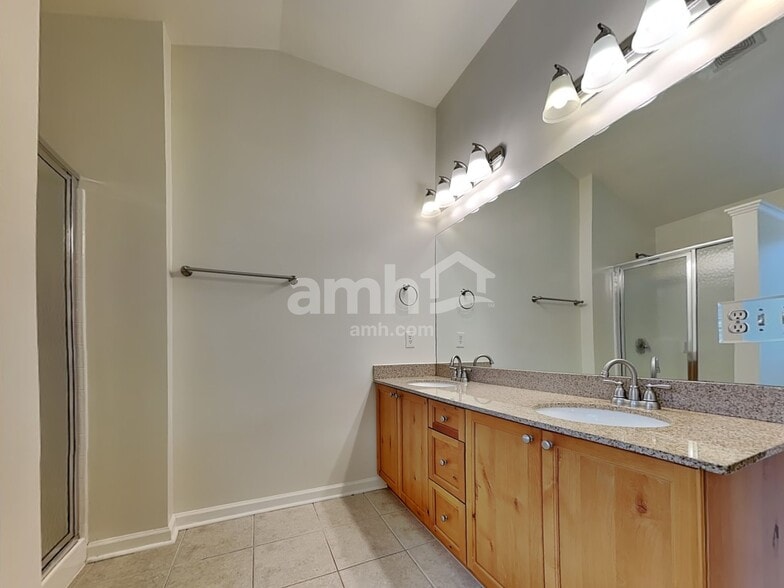 Building Photo - 488 Lincolnwood Ln