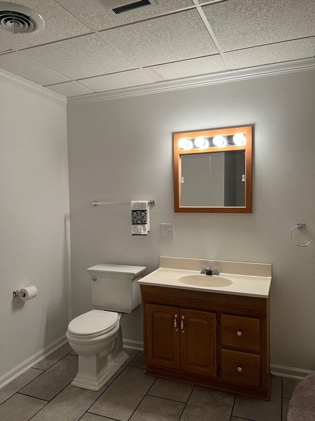 Building Photo - 2 bedroom/2.5 bath Condo Kingsport, TN