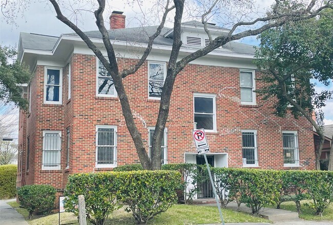 Building Photo - 614 Peden St