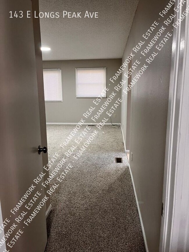 Building Photo - 143 E Longs Peak Ave