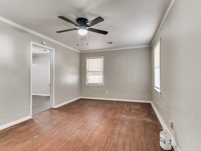 Building Photo - 220 E Jacobs Dr