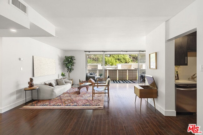 Building Photo - 8787 Shoreham Dr