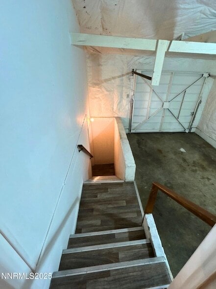 Building Photo - 320 W Plumb Ln