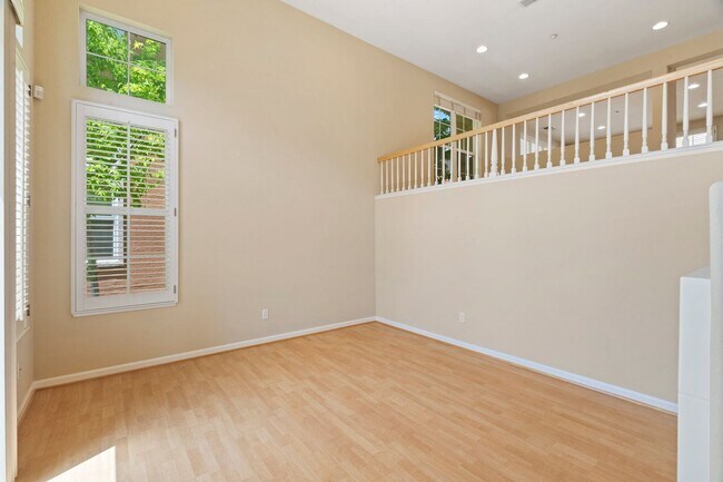 Building Photo - STYLISH, EXCELLENTLY LOCATED HOME CORNER UNIT | EASY ACCESS