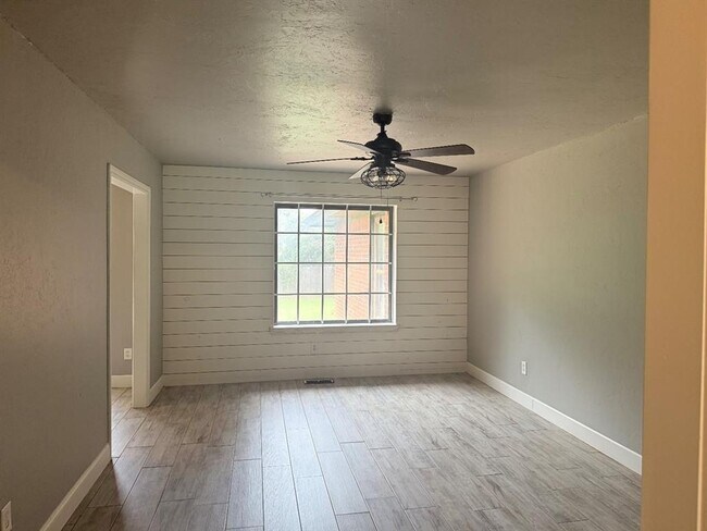 Building Photo - 405 Partridge Ln