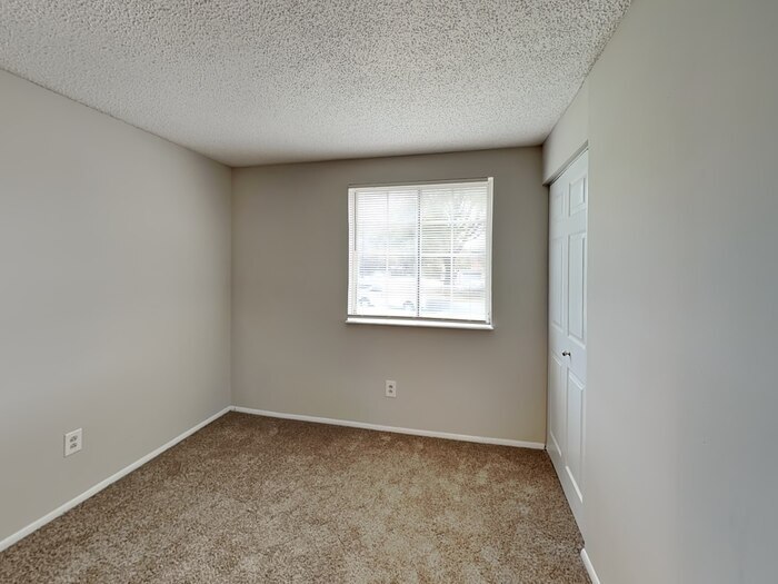 Building Photo - 3025 Oneida Rd
