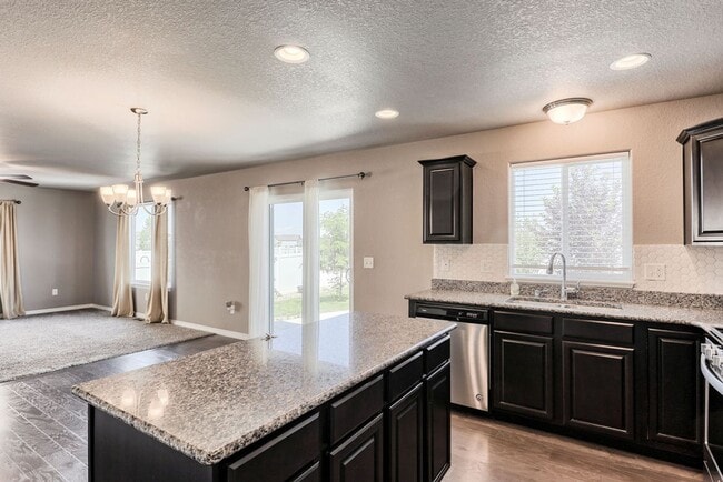 Building Photo - 1748 Ruddlesway Dr