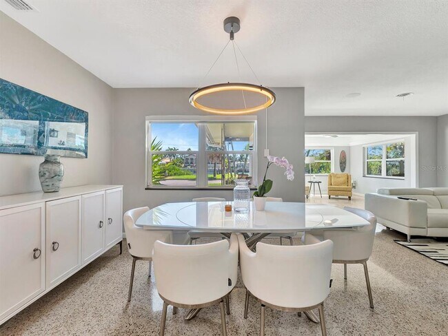 Building Photo - 3204 S Maritana Dr