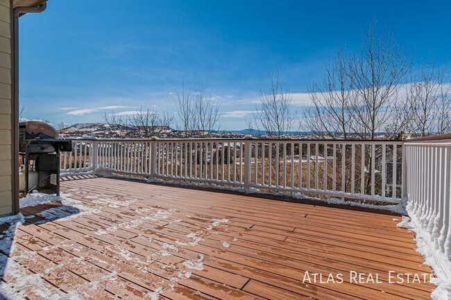 Building Photo - Updated Townhome with Amazing Views - Back...