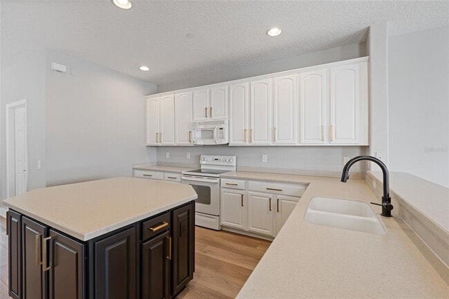 Building Photo - 1129 Venetian Harbor Dr NE