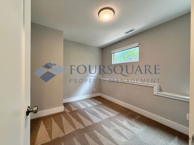 Building Photo - Beautiful  3-Bed / 3.5-Bath End-Unit Townhome with Rooftop Patio, Skyline Views & Climate-Control...