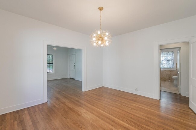 Building Photo - CHARMING and UPDATED 3/2 in The Cultural District