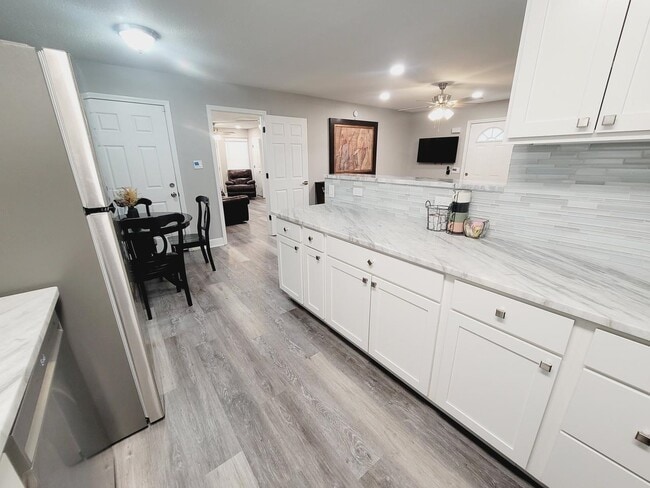 Building Photo - 1906 Karen Ln