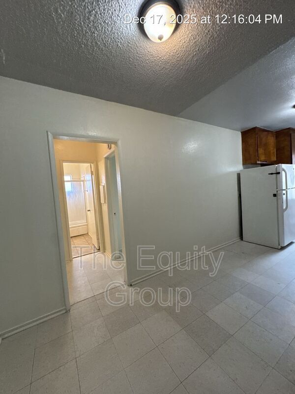 Building Photo - 830 Davis St