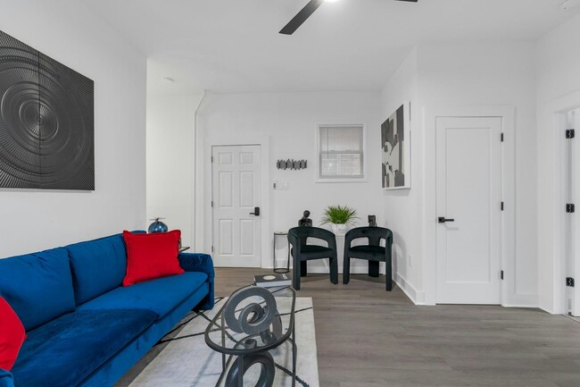 Building Photo - 68 Pine St