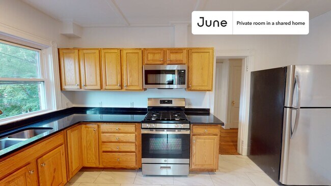 Building Photo - Private bedroom in 5 bed/2 bath Home
