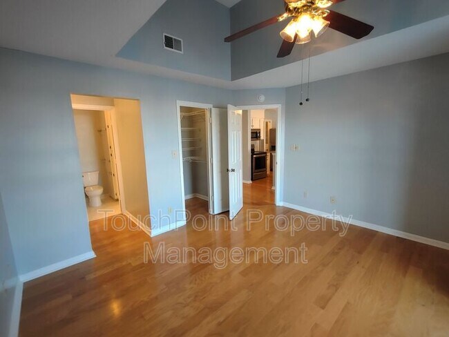 Building Photo - 9041 J M Keynes Dr