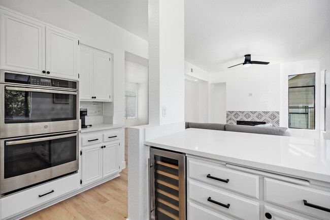 Building Photo - 31 Oak Knolls