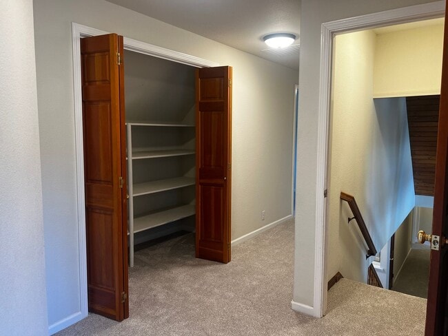 Building Photo - MORGAN HILL Expansive 6 bedroom, 4.5 bathroom home