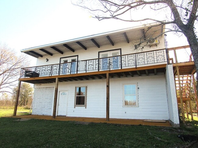 Building Photo - Fully Furnished Humble Duplex on the Water