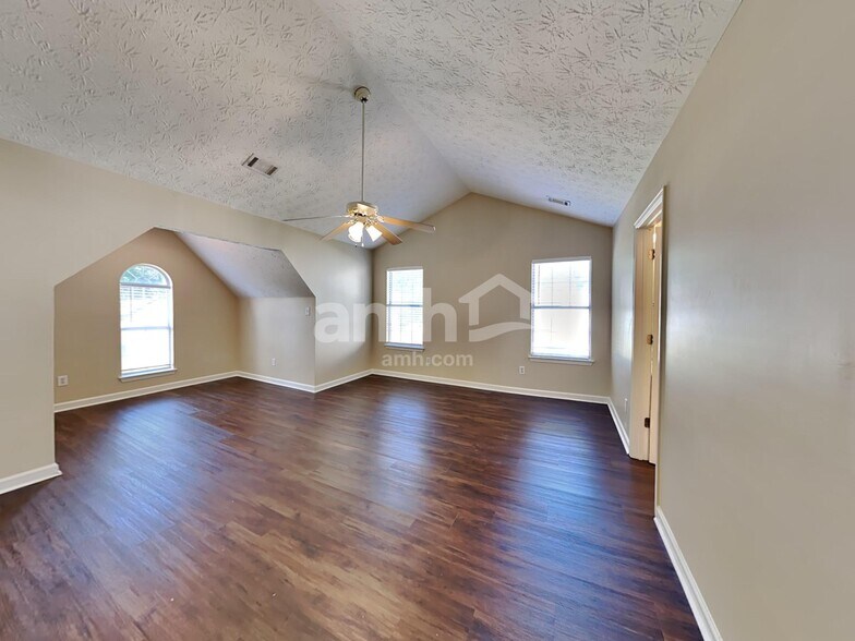 Building Photo - 1215 Wilkes Crest Dr