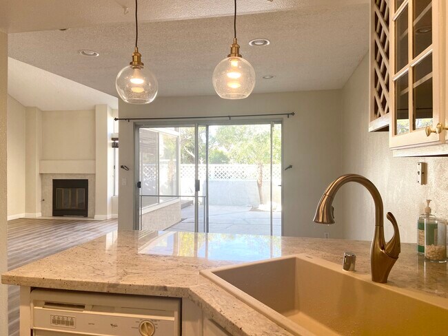 Building Photo - 379 Stanford Ct