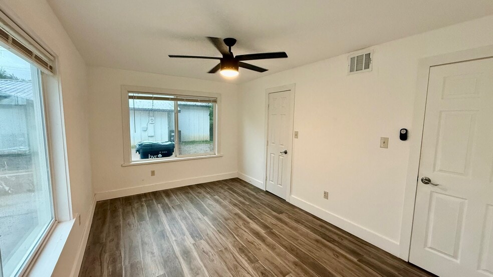 Building Photo - 508 N Main St