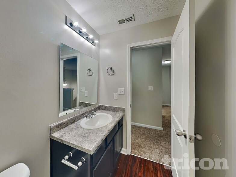 Building Photo - 1621 Bridgecreek Crossing