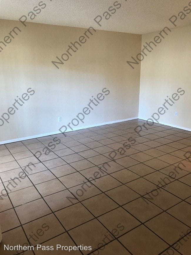 Building Photo - 200 Shadow Mountain Dr
