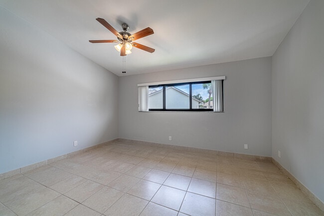 Building Photo - 2720 S Oakland Forest Dr