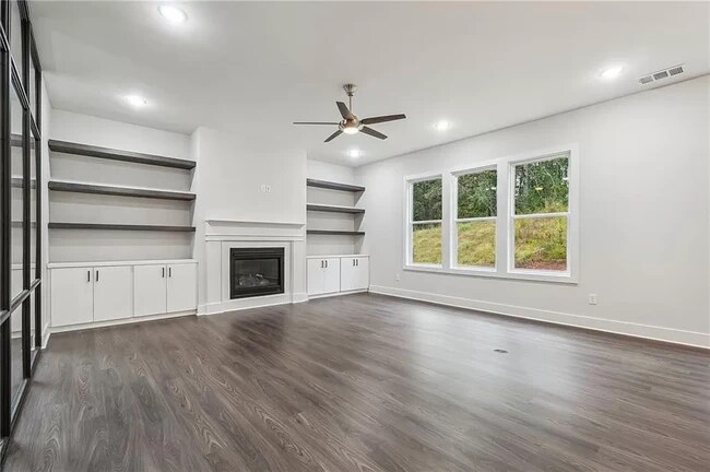 Building Photo - 2885 Ferncliff St