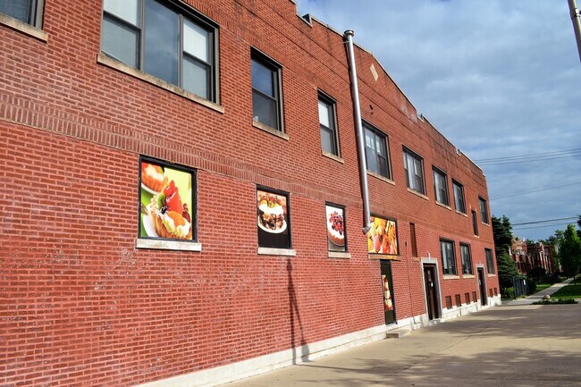 Primary Photo - 4349 N Spaulding Ave