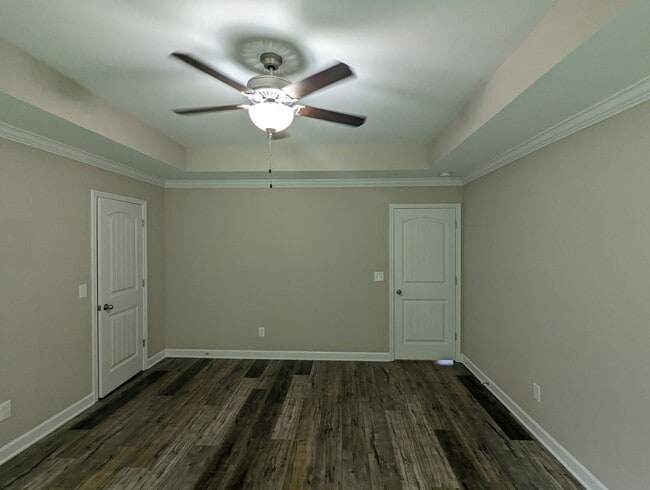 Building Photo - 3B/2BA With 2 car garage, Large Bonus Room...