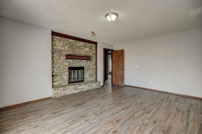 Building Photo - 4 bed, 2 bath home in Edmond