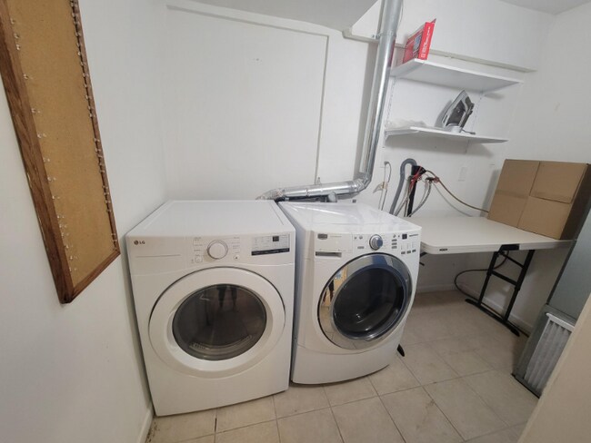 Building Photo - 10 Adriana Ct