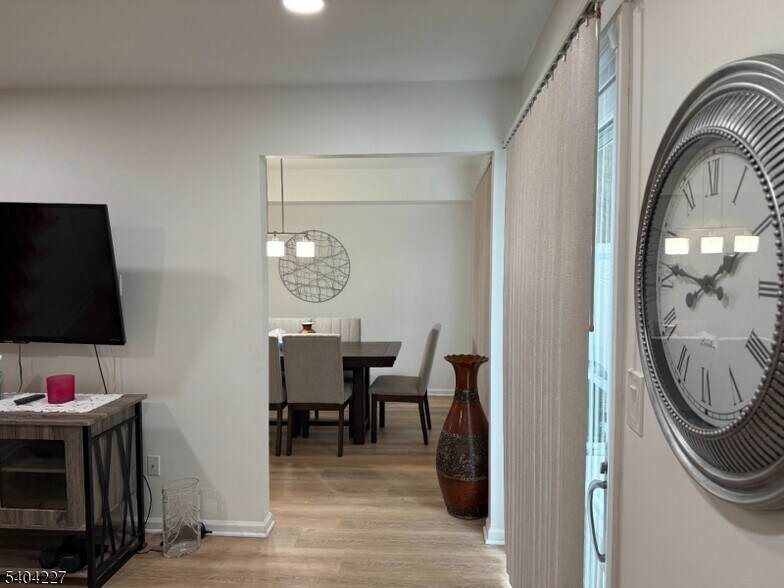 Building Photo - 6 Paula Way