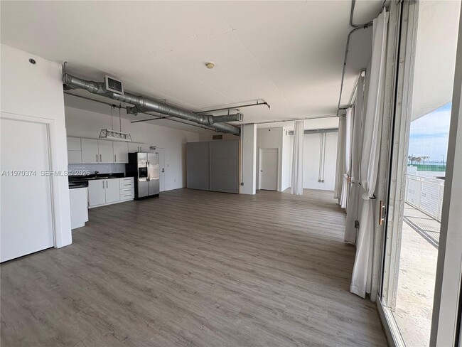 Building Photo - 444 NE 30th St