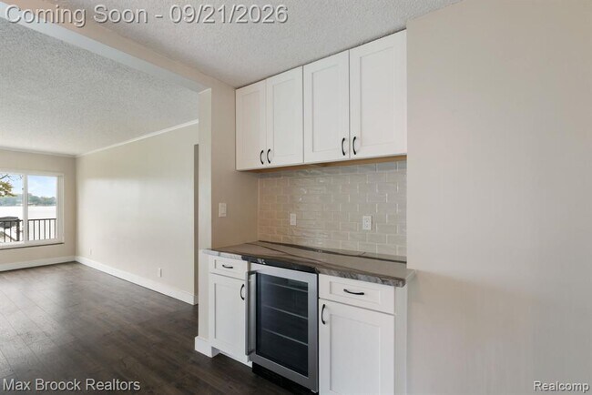 Building Photo - 4151 Bluebird Dr