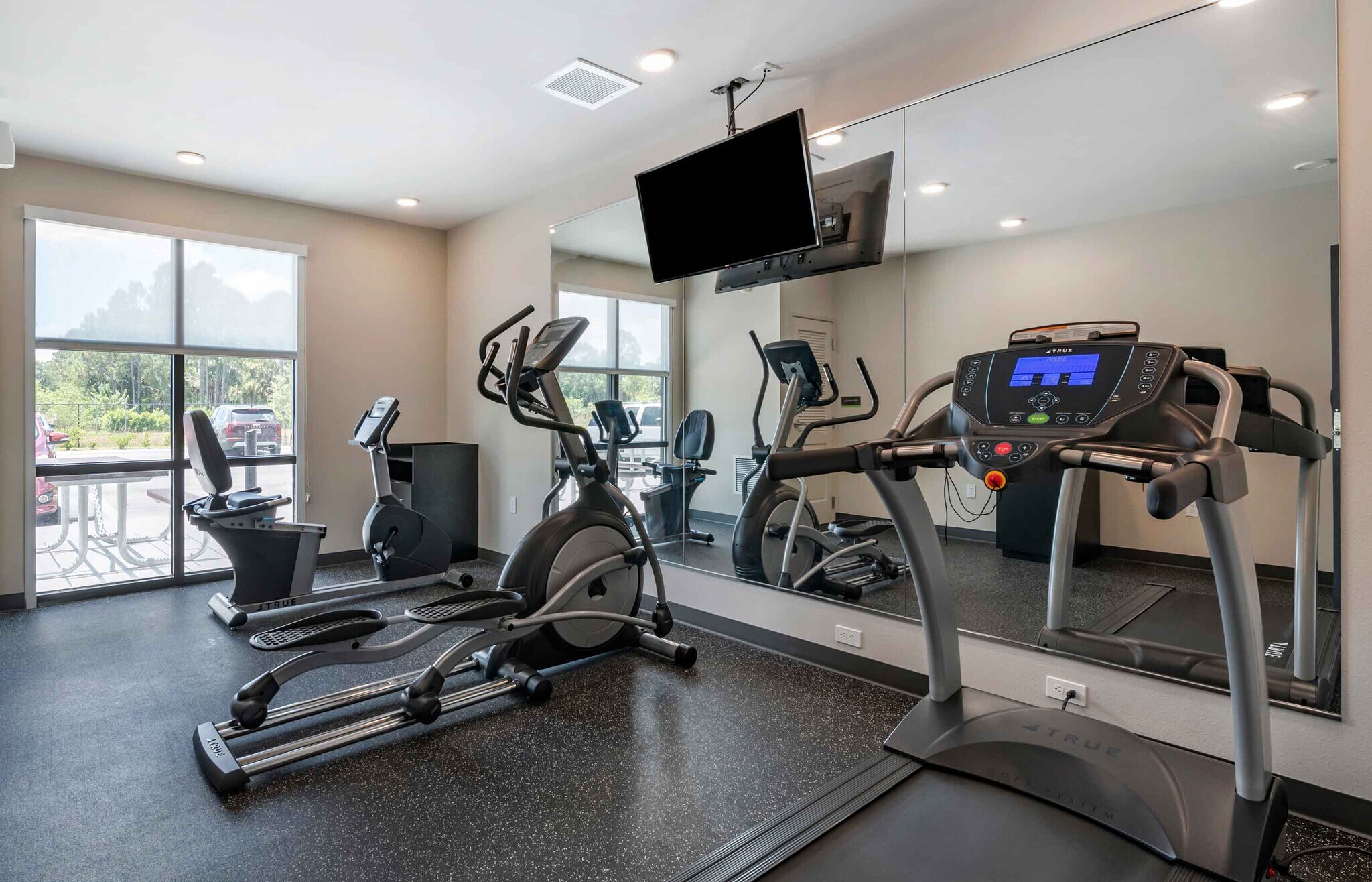Building Photo - Furnished Studio-Charlottesville