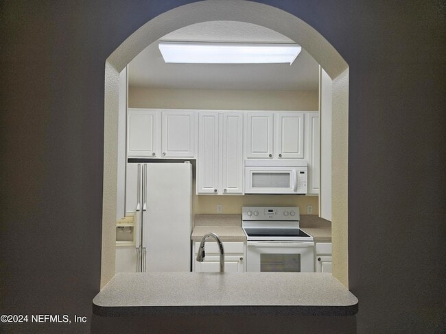 Building Photo - 7801 Point Meadows Dr