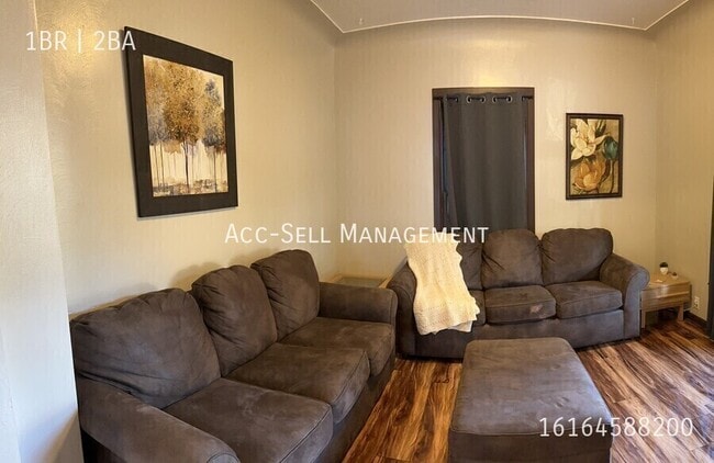 Building Photo - 643 Thomas St SE