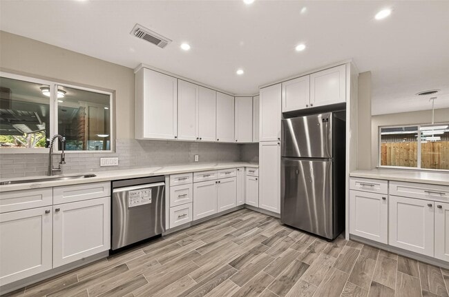 Building Photo - 11206 Huggins Dr
