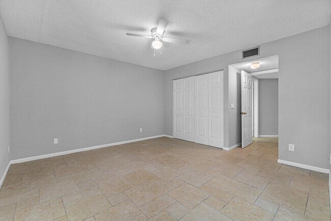 Building Photo - 5540 Coach House Cir