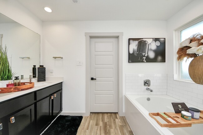 Building Photo - 202 Serena Pk Ln