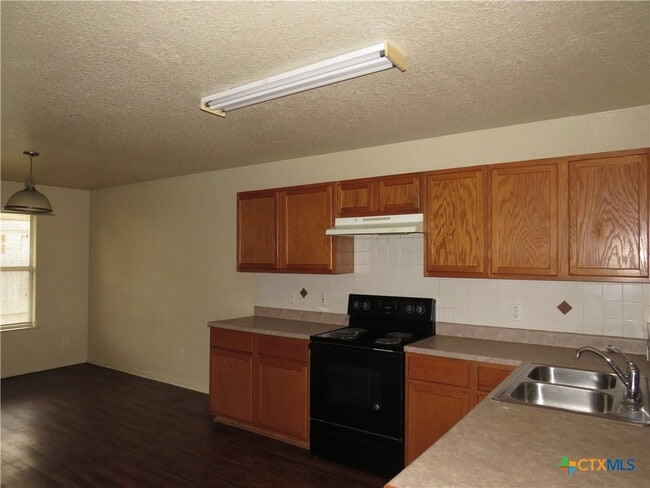 Building Photo - 1602 Dugger Cir